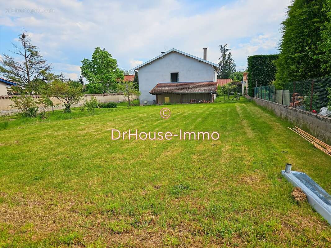 Terrain à MONTBRISON