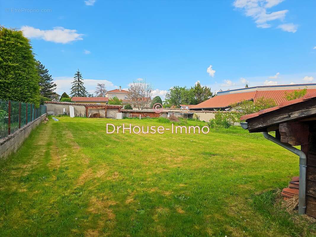 Terrain à MONTBRISON