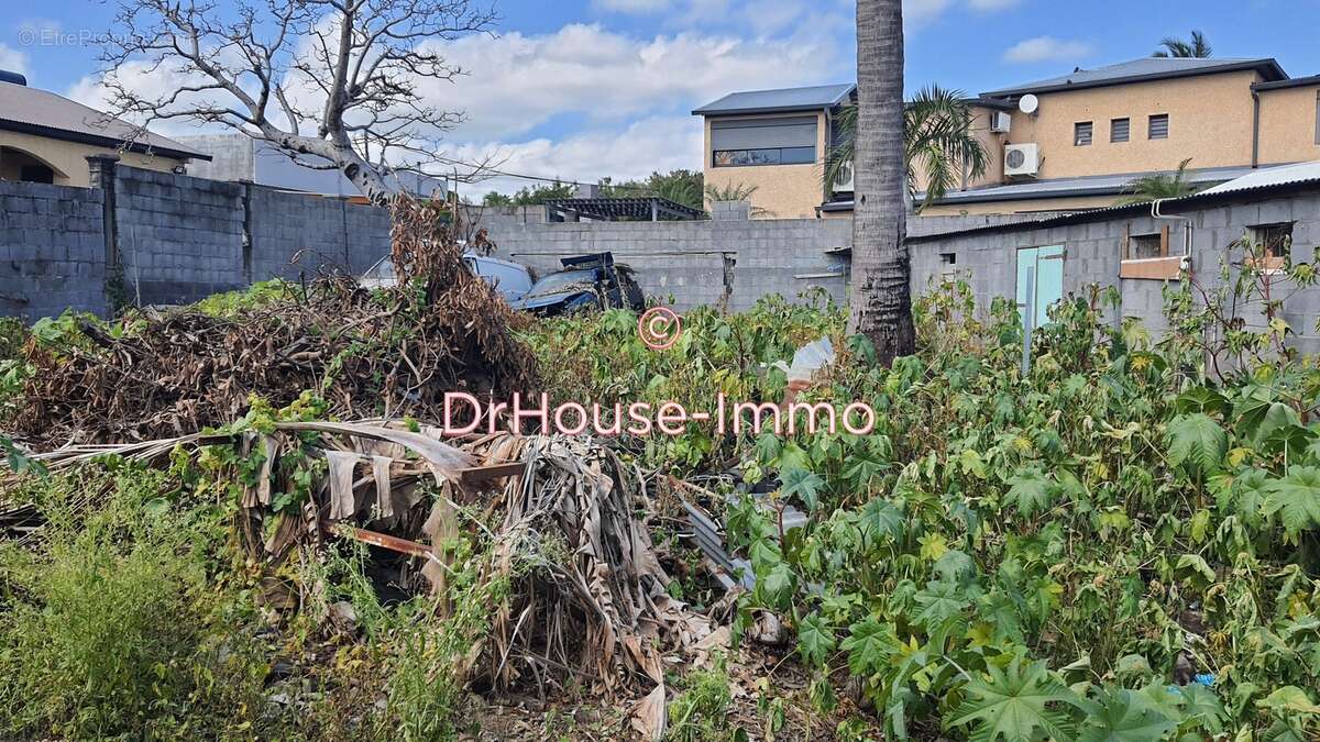 Terrain à SAINT-LOUIS