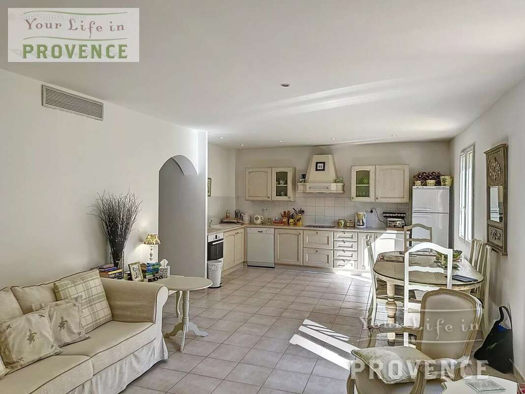 Appartement à LORGUES