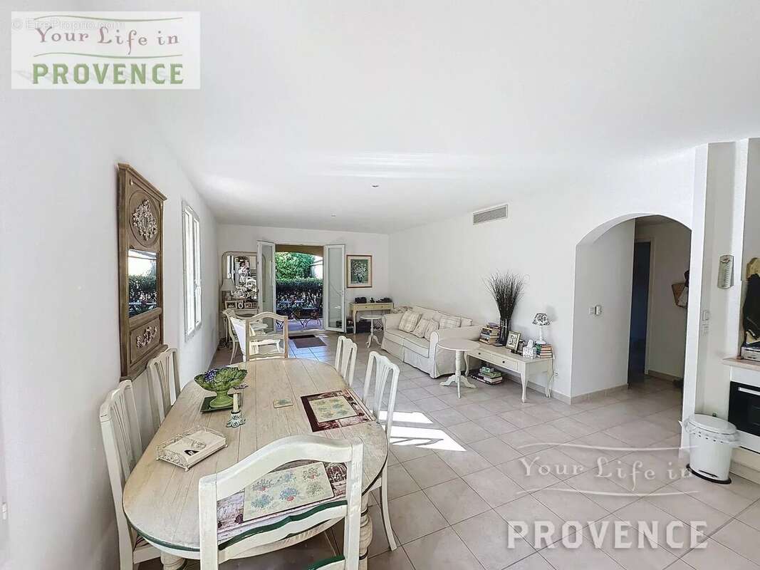 Appartement à LORGUES