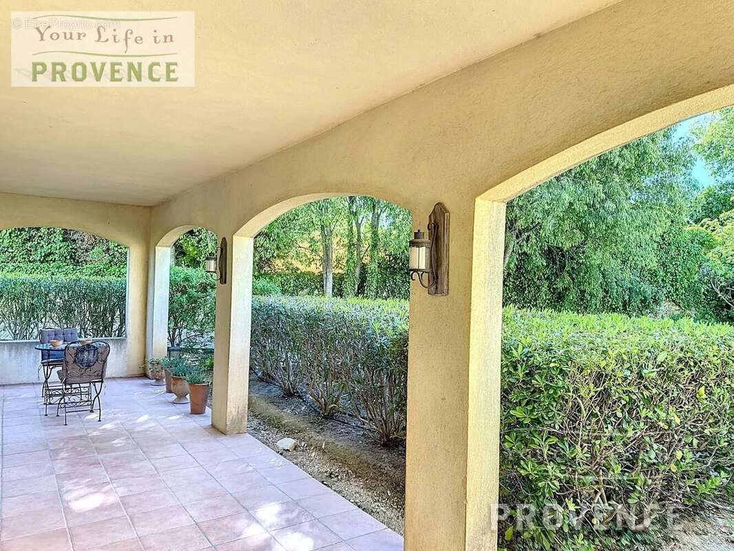 Appartement à LORGUES