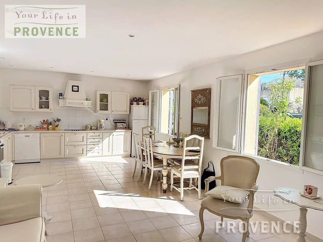 Appartement à LORGUES