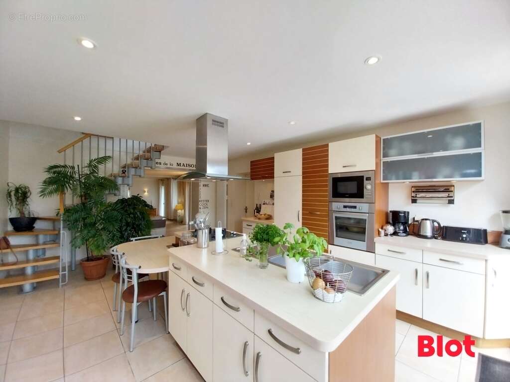 Maison à SAINT-GUINOUX