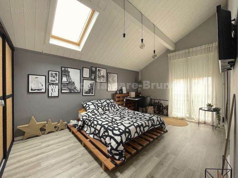 Chambre 1 étage - Maison à CROSNE