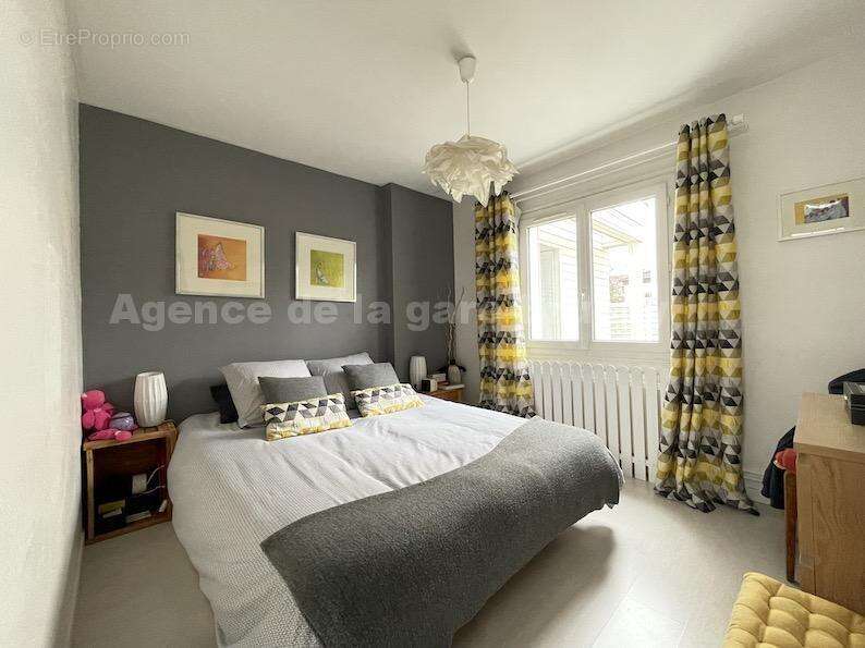 Chambre RDC - Maison à CROSNE