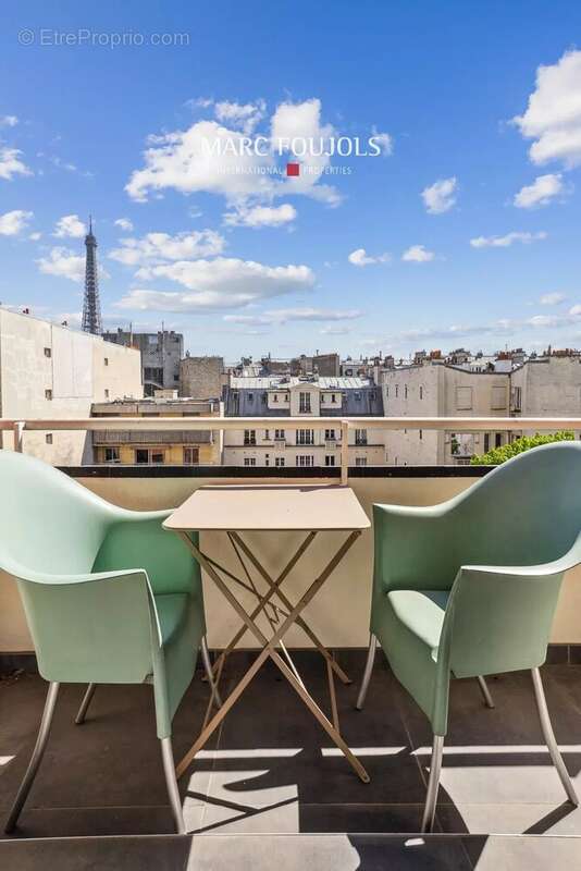 Appartement à PARIS-16E