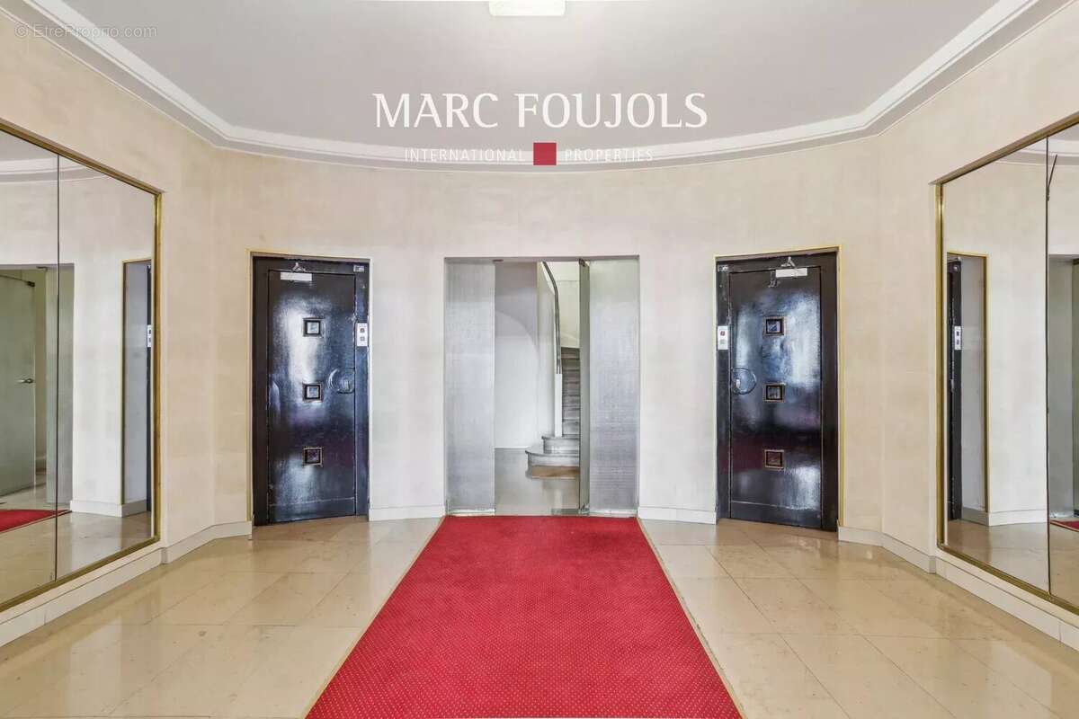 Appartement à PARIS-16E