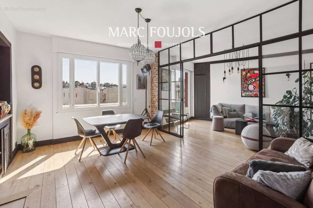 Appartement à PARIS-16E