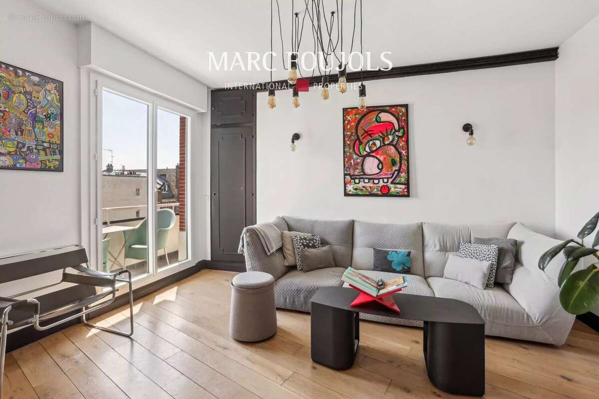 Appartement à PARIS-16E