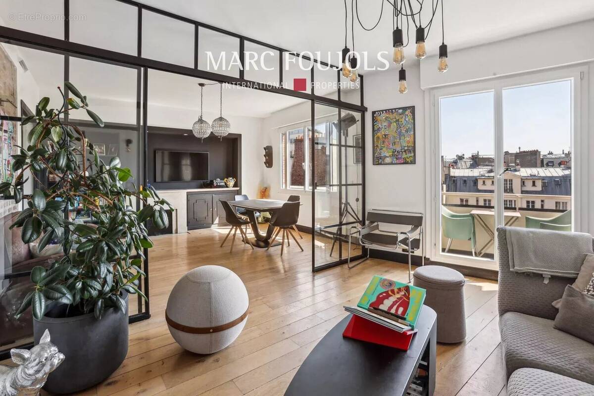 Appartement à PARIS-16E