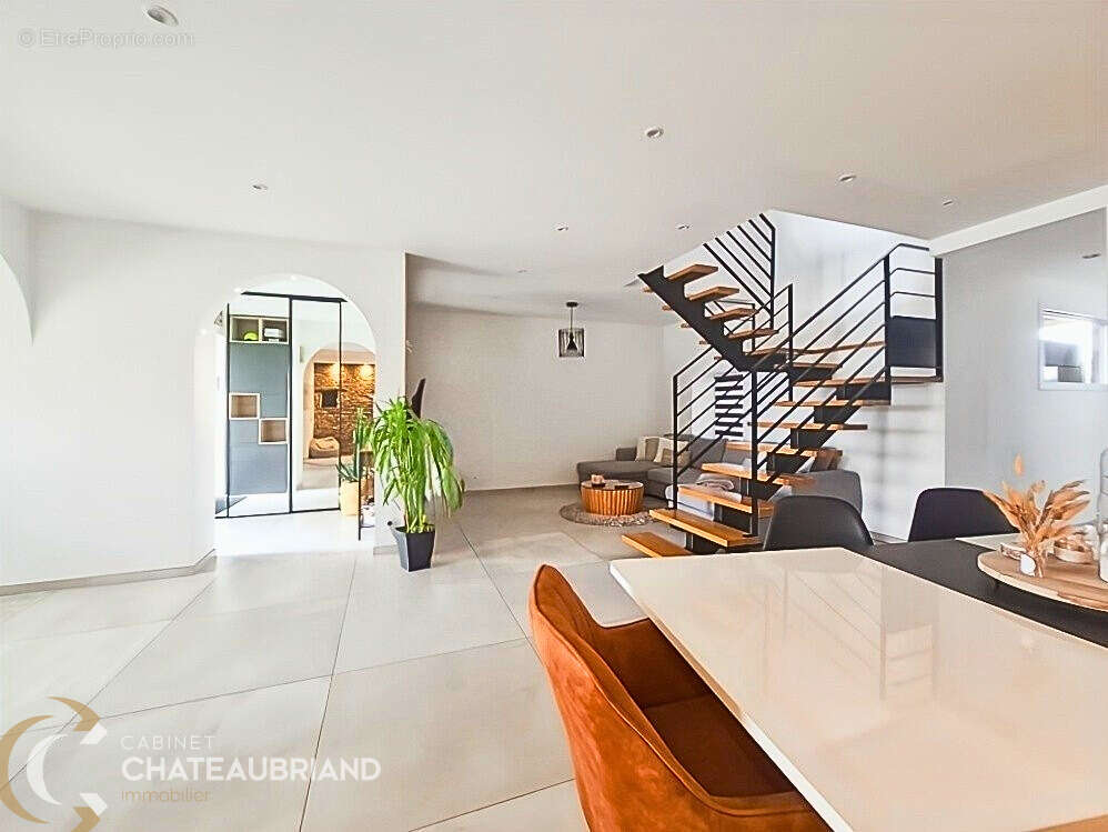 Maison à MONTREUIL-SUR-ILLE