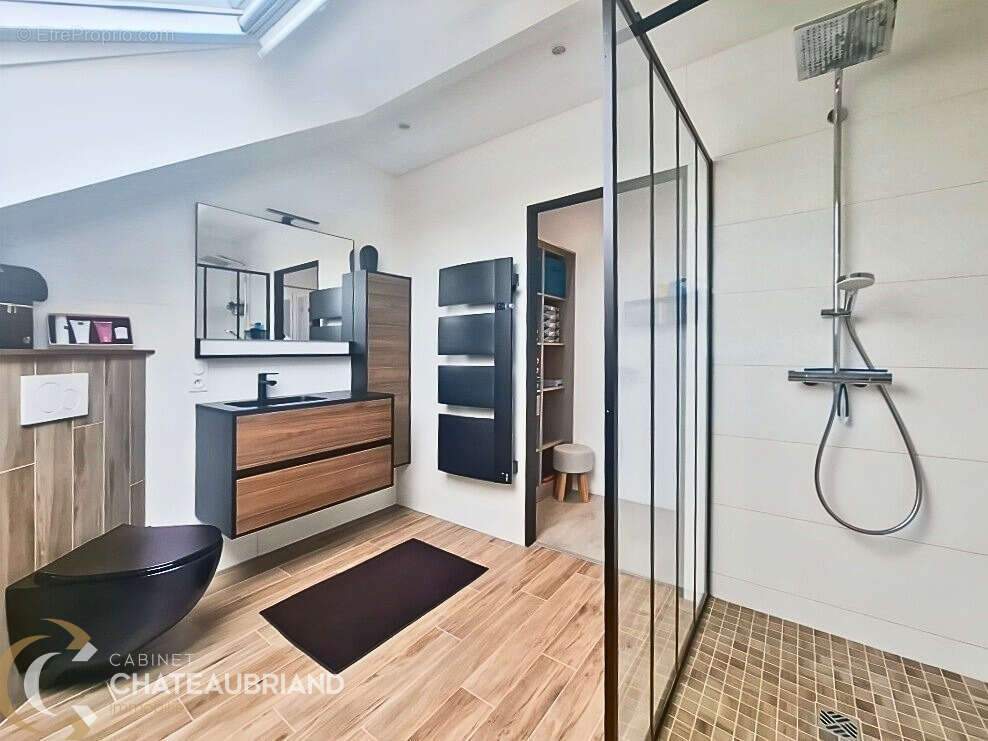 Maison à MONTREUIL-SUR-ILLE