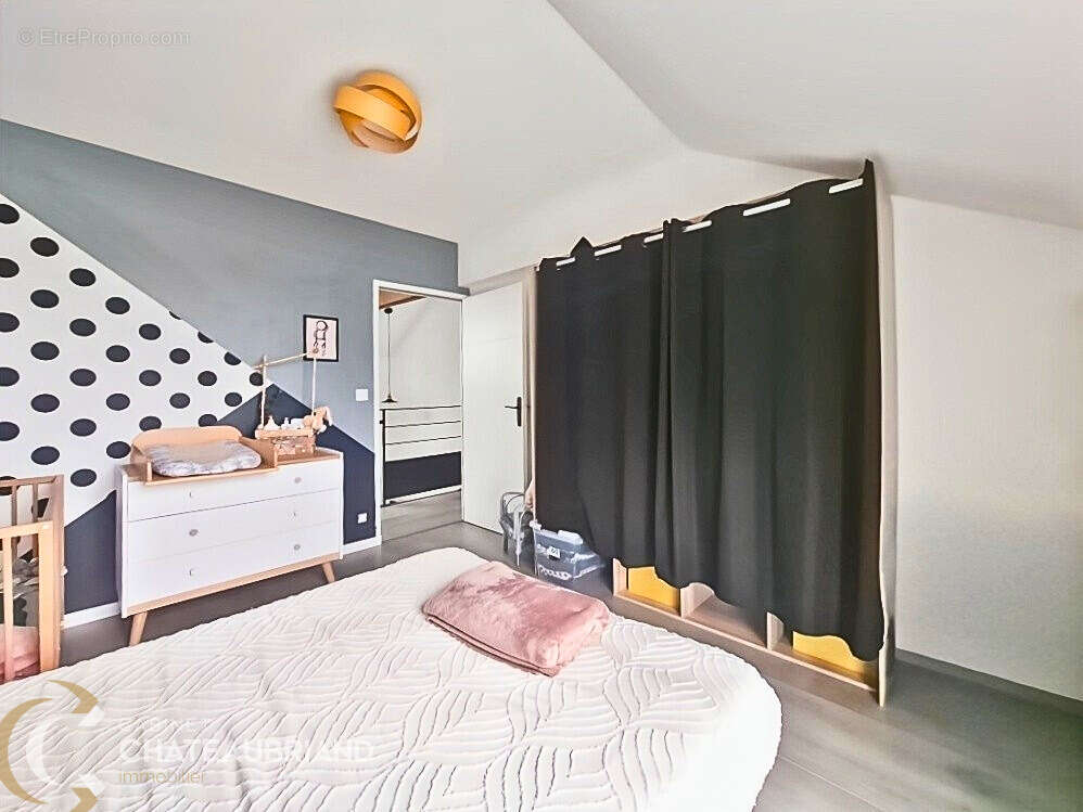 Maison à MONTREUIL-SUR-ILLE