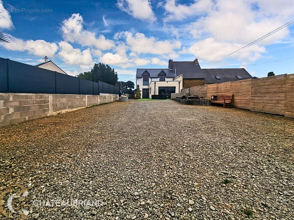 Maison à MONTREUIL-SUR-ILLE