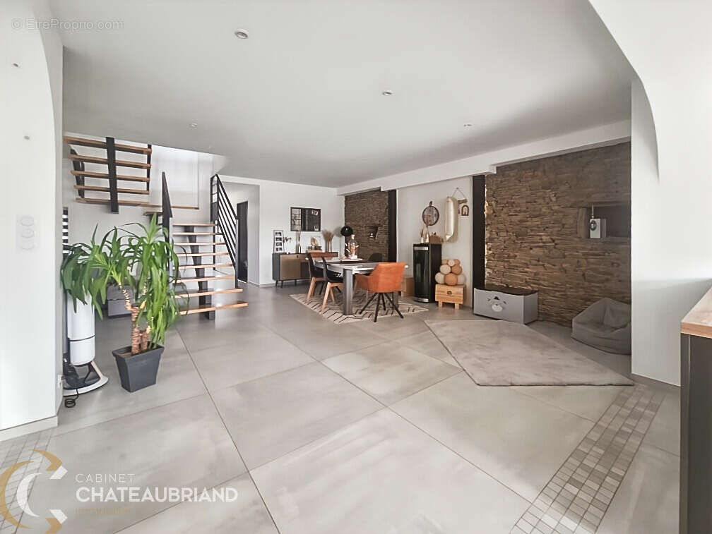 Maison à MONTREUIL-SUR-ILLE