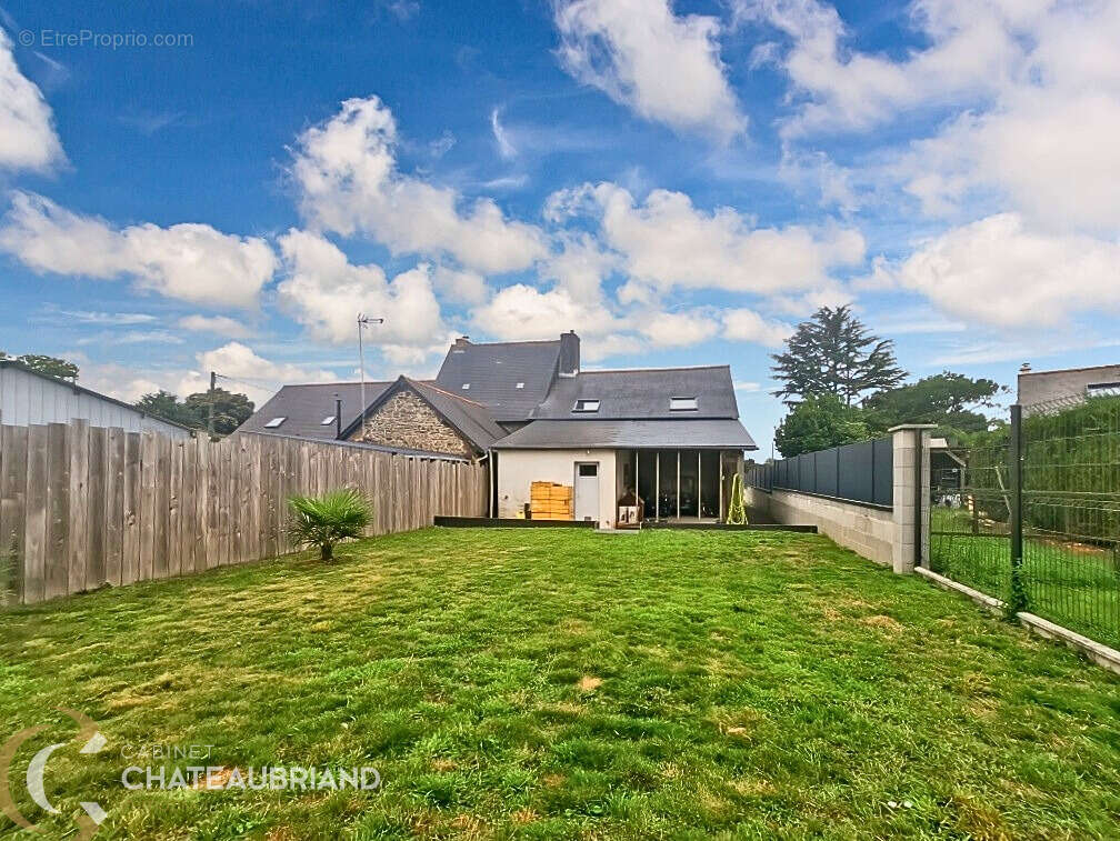 Maison à MONTREUIL-SUR-ILLE