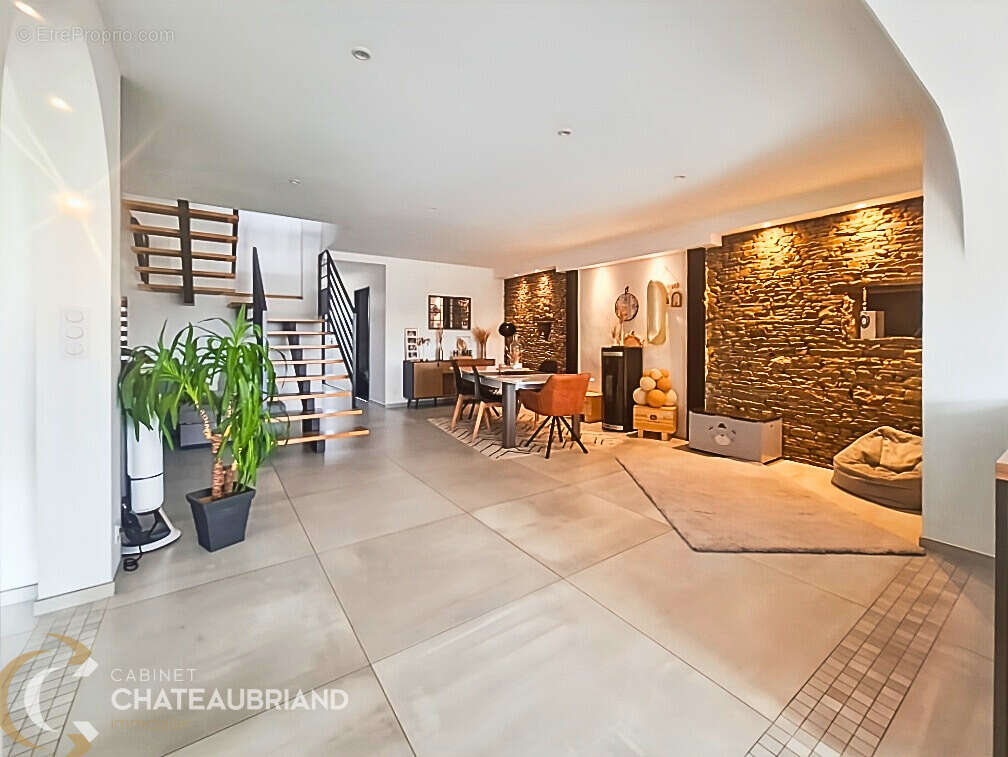 Maison à MONTREUIL-SUR-ILLE