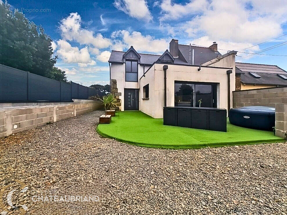 Maison à MONTREUIL-SUR-ILLE