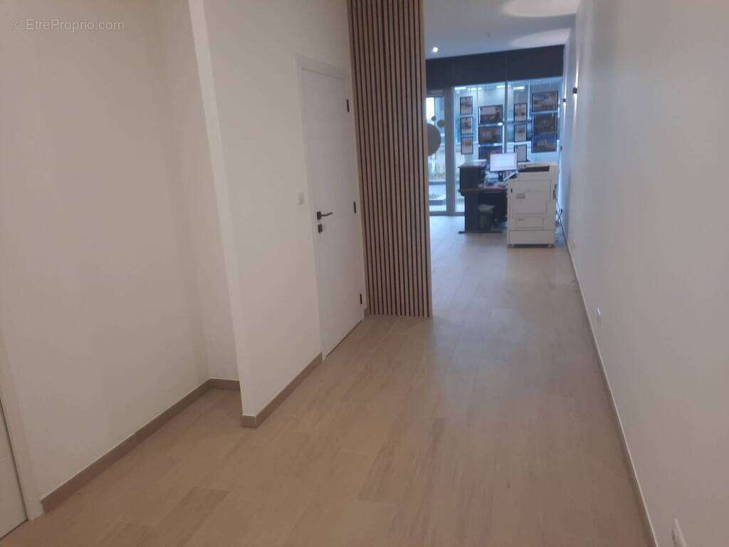 Commerce à SAINT-GENIS-POUILLY