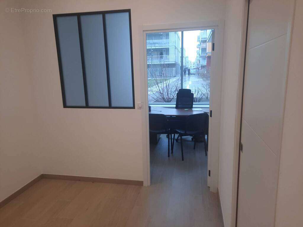 Commerce à SAINT-GENIS-POUILLY