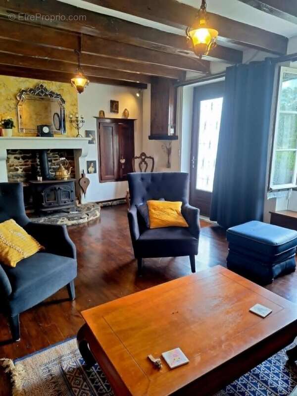 Maison à BUSSIERE-POITEVINE