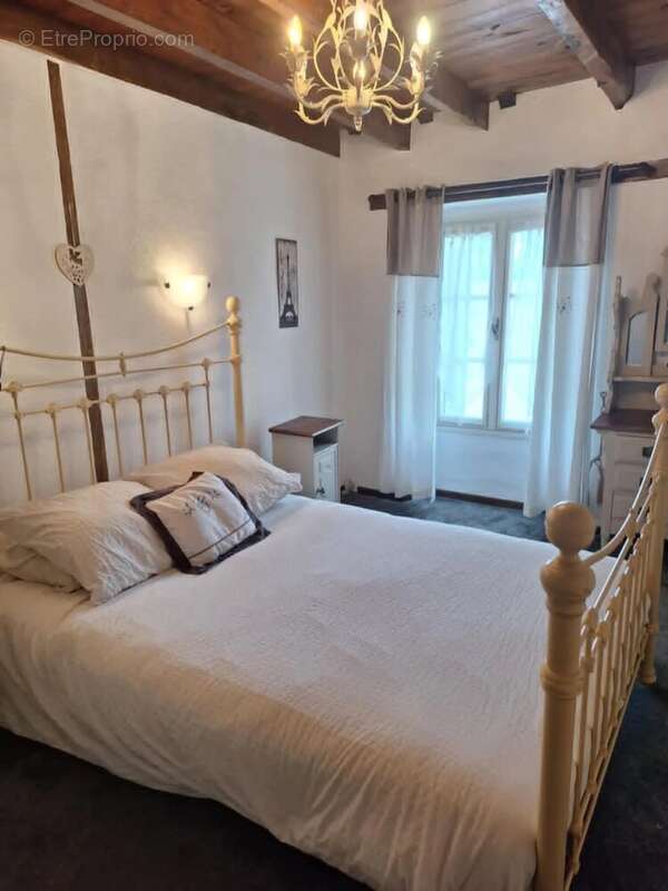 Maison à BUSSIERE-POITEVINE