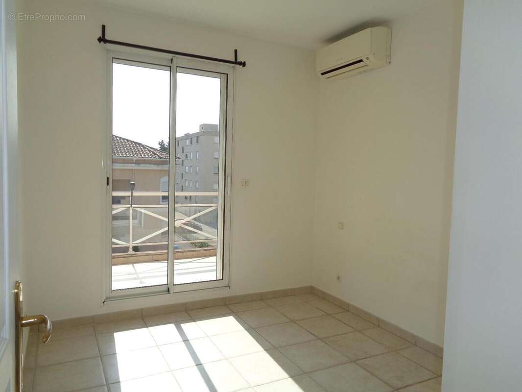   - Appartement à DRAGUIGNAN