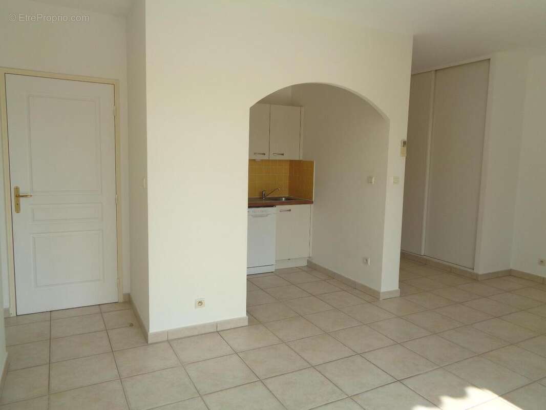   - Appartement à DRAGUIGNAN
