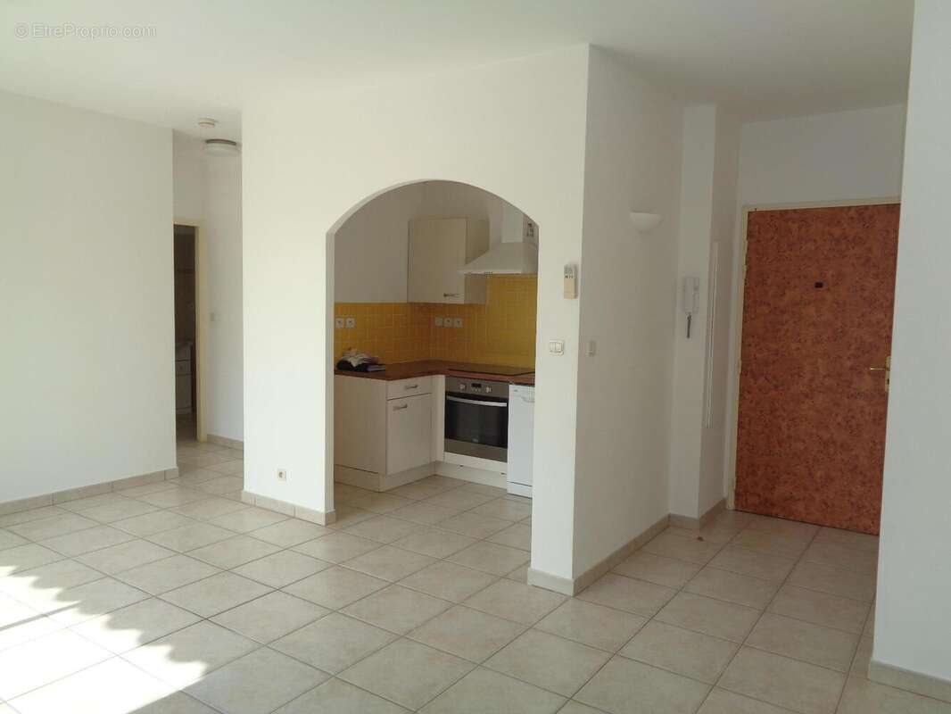   - Appartement à DRAGUIGNAN