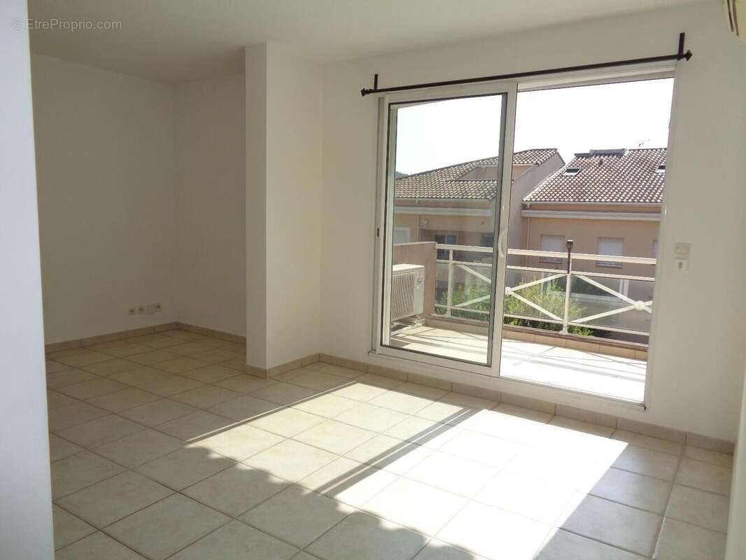   - Appartement à DRAGUIGNAN