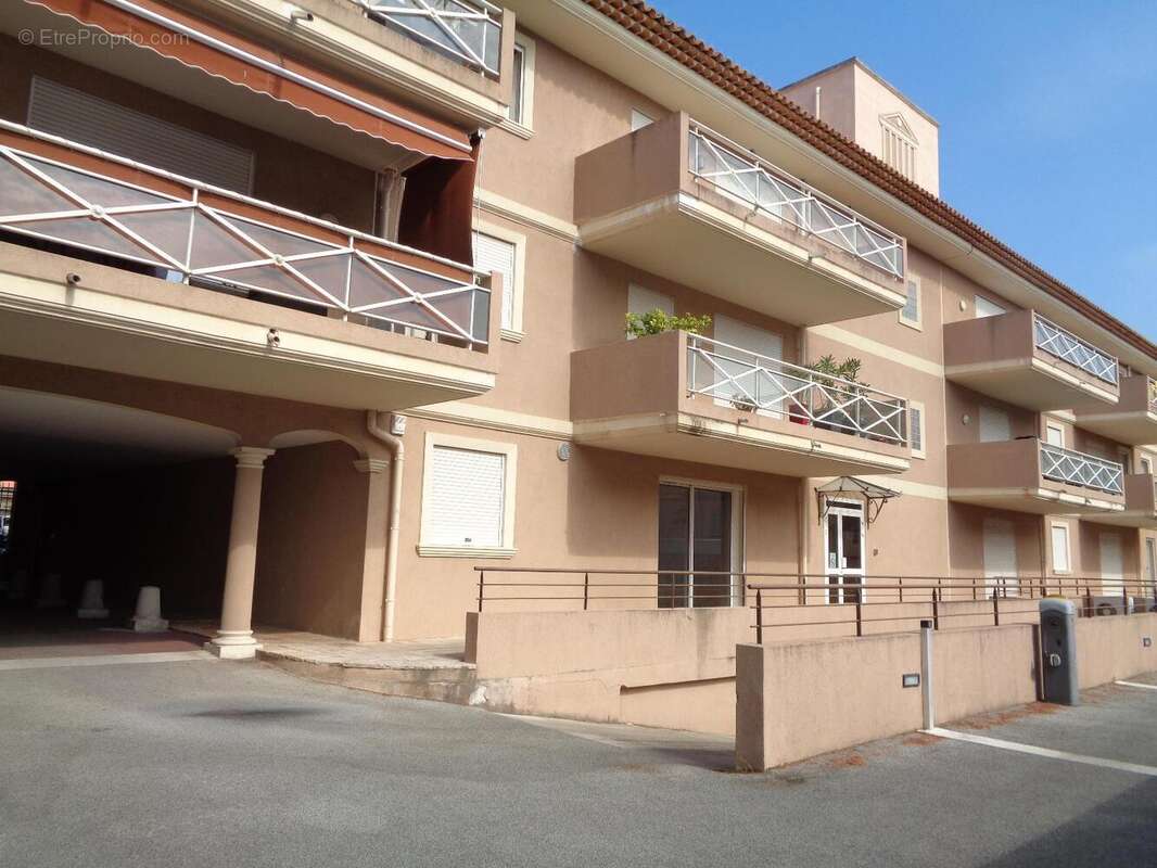   - Appartement à DRAGUIGNAN