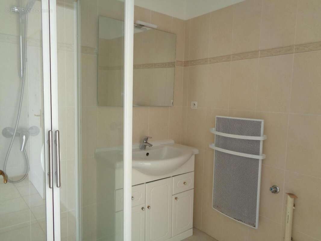   - Appartement à DRAGUIGNAN