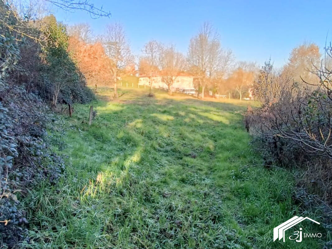 Terrain à LE CASTERA