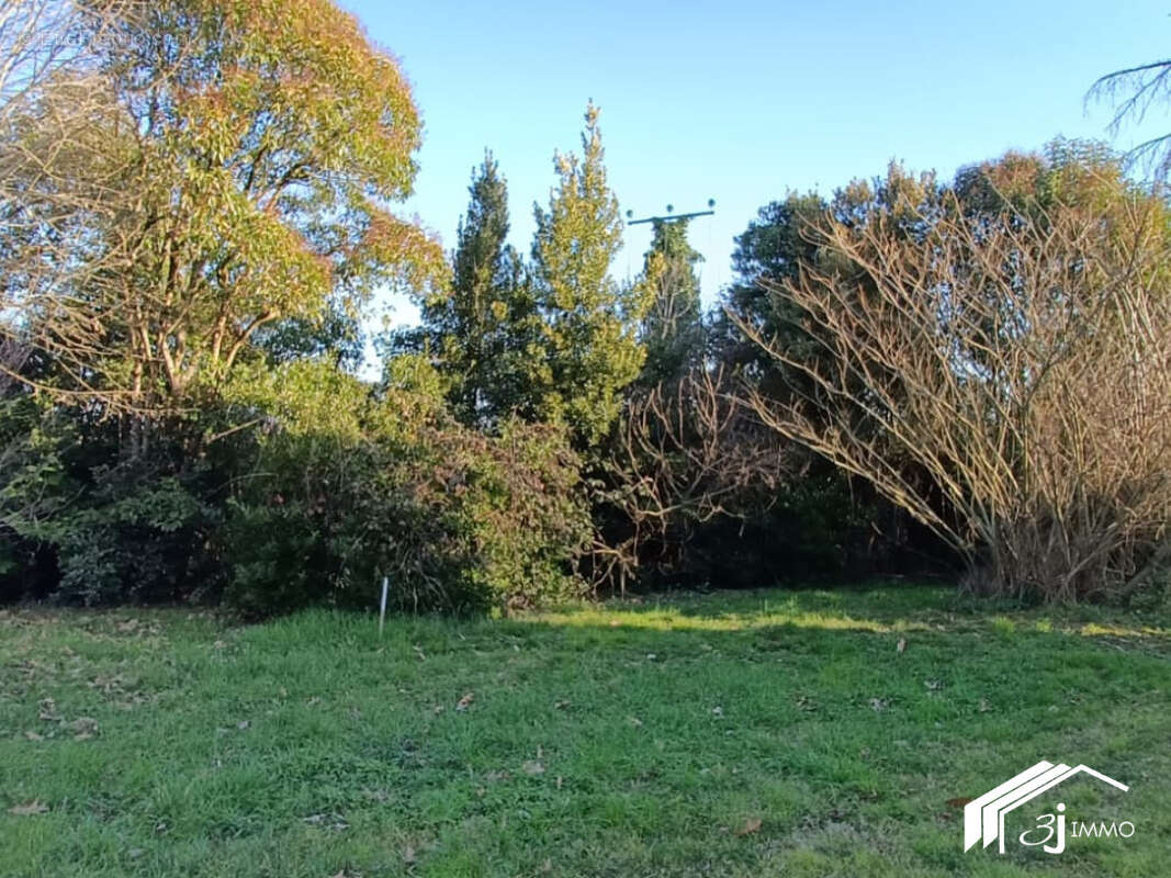 Terrain à LE CASTERA