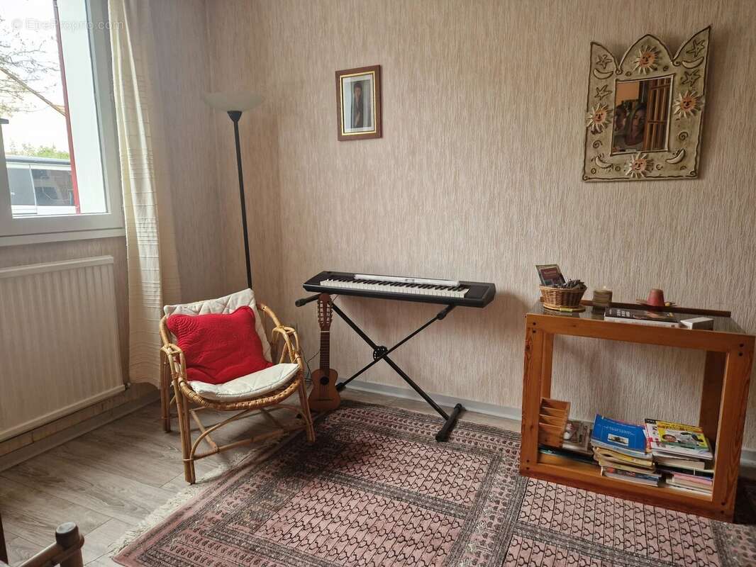 Maison à VOISINS-LE-BRETONNEUX