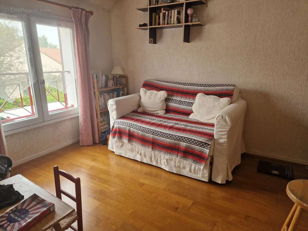 Maison à VOISINS-LE-BRETONNEUX