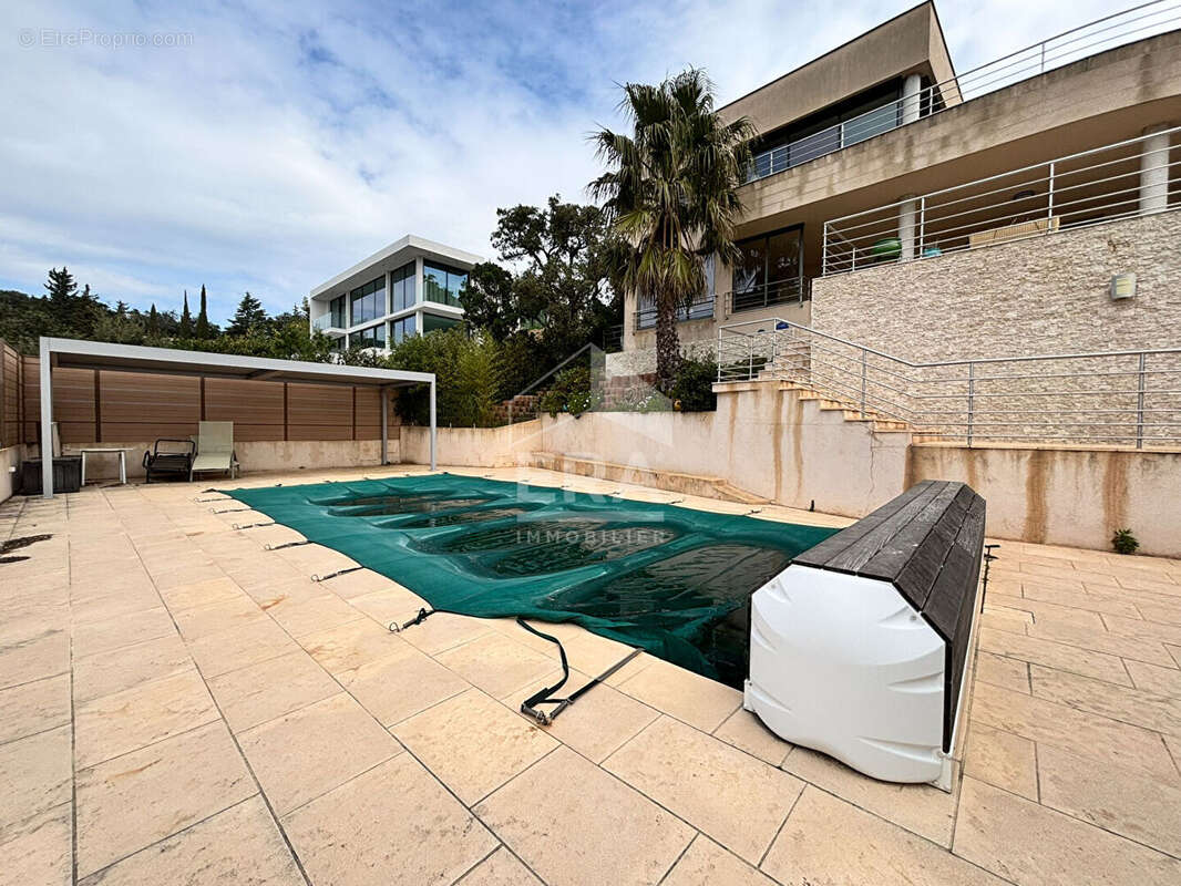 Maison à ROQUEBRUNE-SUR-ARGENS