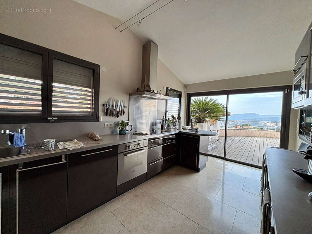 Maison à ROQUEBRUNE-SUR-ARGENS