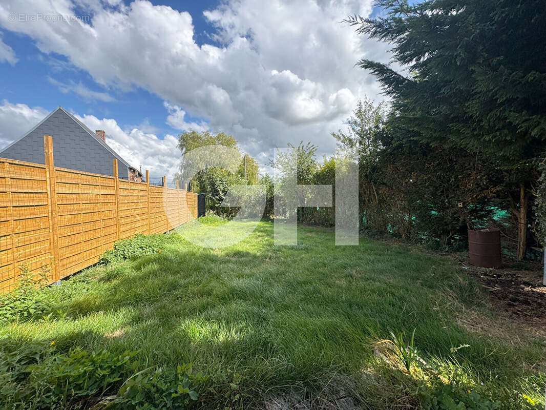 Maison à AVESNES-SUR-HELPE