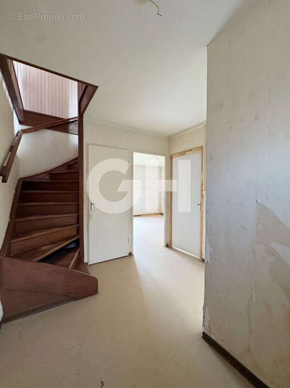 Maison à AVESNES-SUR-HELPE