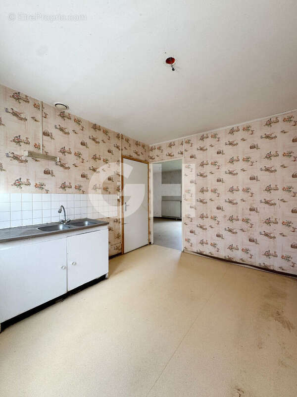 Maison à AVESNES-SUR-HELPE