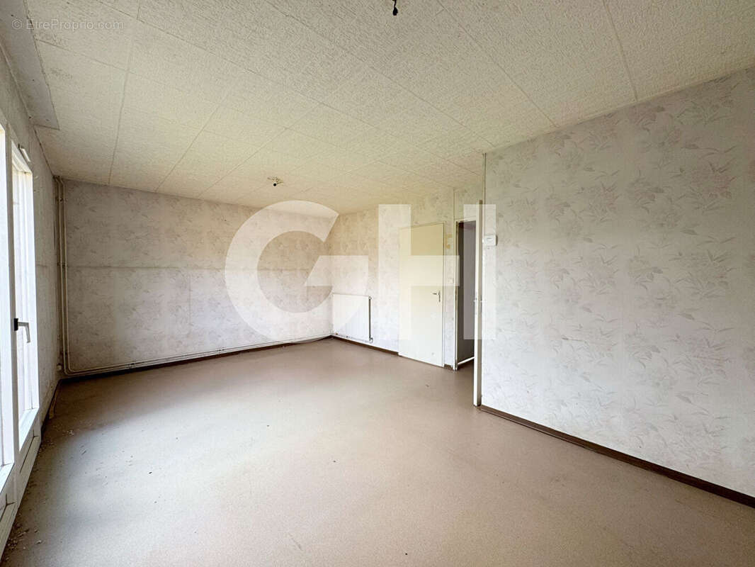 Maison à AVESNES-SUR-HELPE