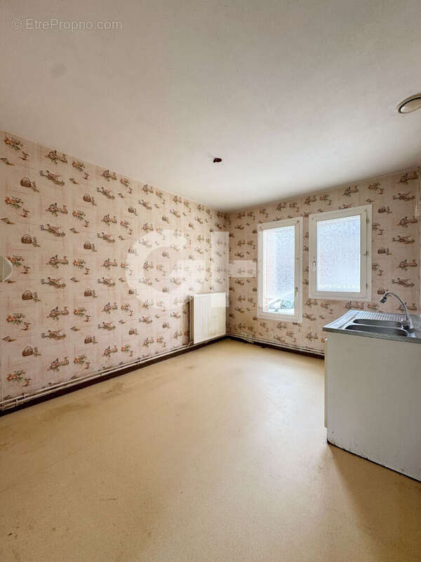 Maison à AVESNES-SUR-HELPE