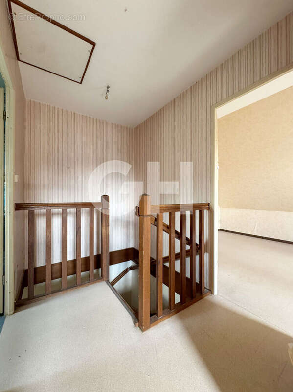 Maison à AVESNES-SUR-HELPE