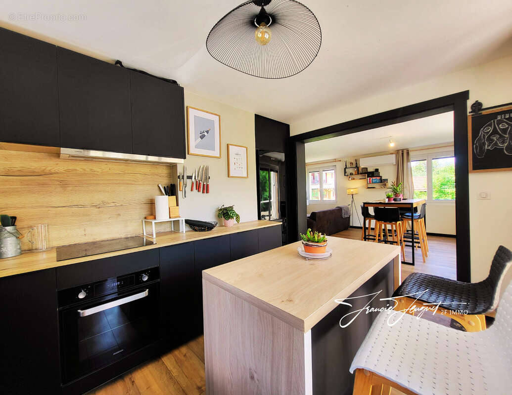 Appartement à ALBY-SUR-CHERAN