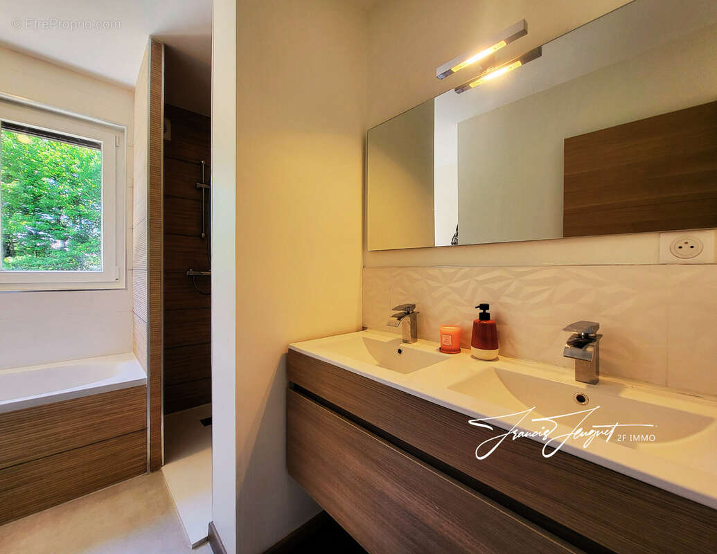 Appartement à ALBY-SUR-CHERAN