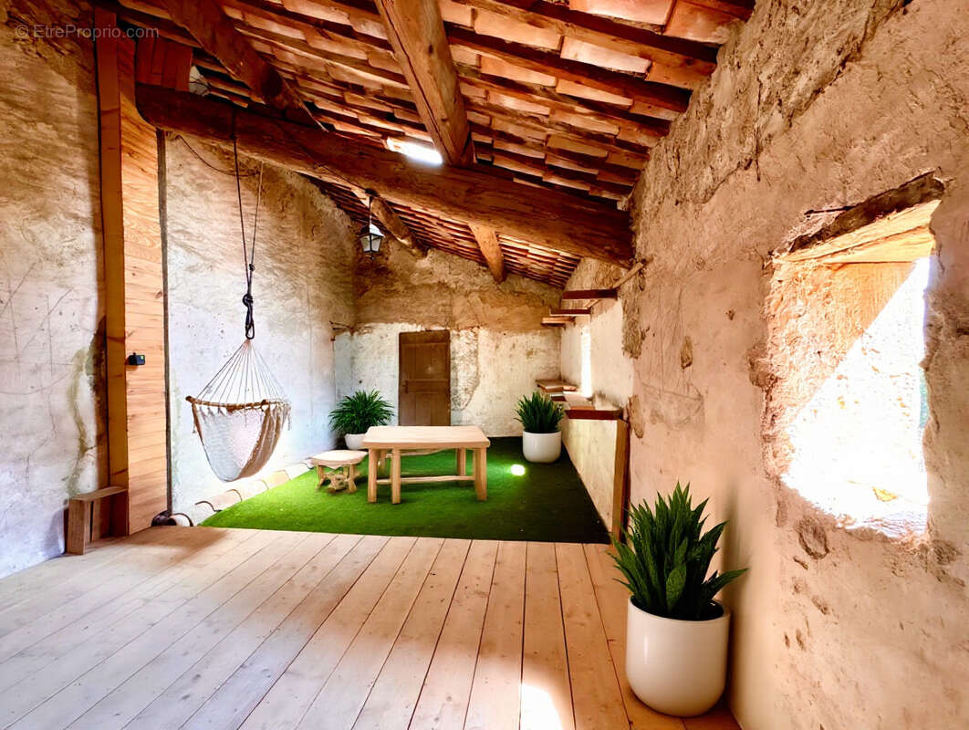 Maison à MONTREDON-DES-CORBIERES