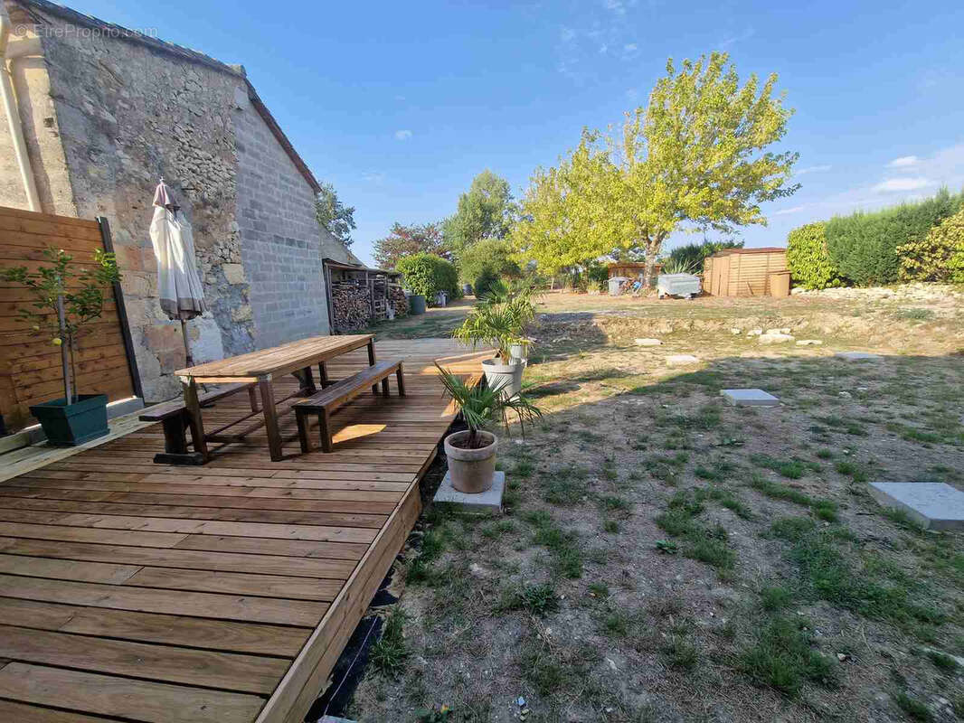 Maison à SAINT-CHRISTOLY-DE-BLAYE