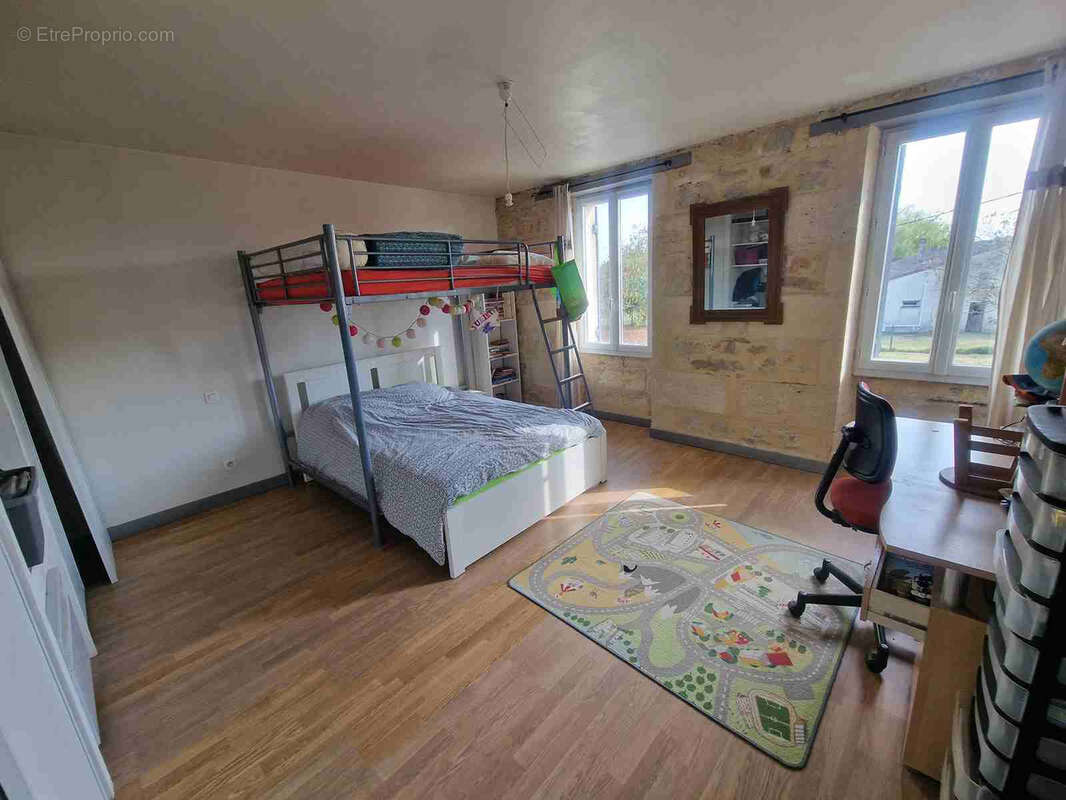 Maison à SAINT-CHRISTOLY-DE-BLAYE